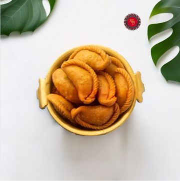 The Perfect Combo for Your Holi Feast – Gujiya & Mathri